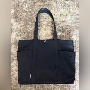 Lululemon Daily Multi-Pocket Tote Bag 20L